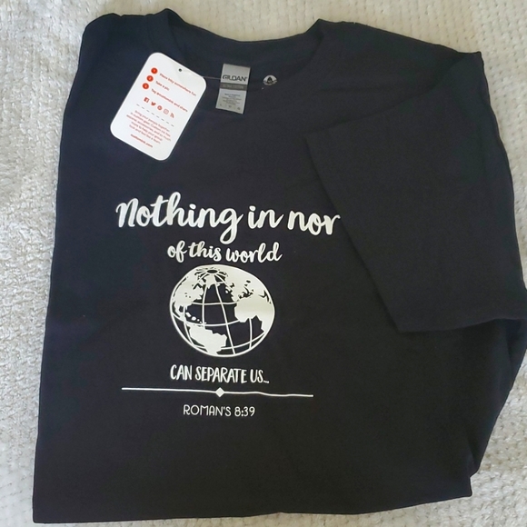 NWT Graphic T-shirt - Picture 1 of 4